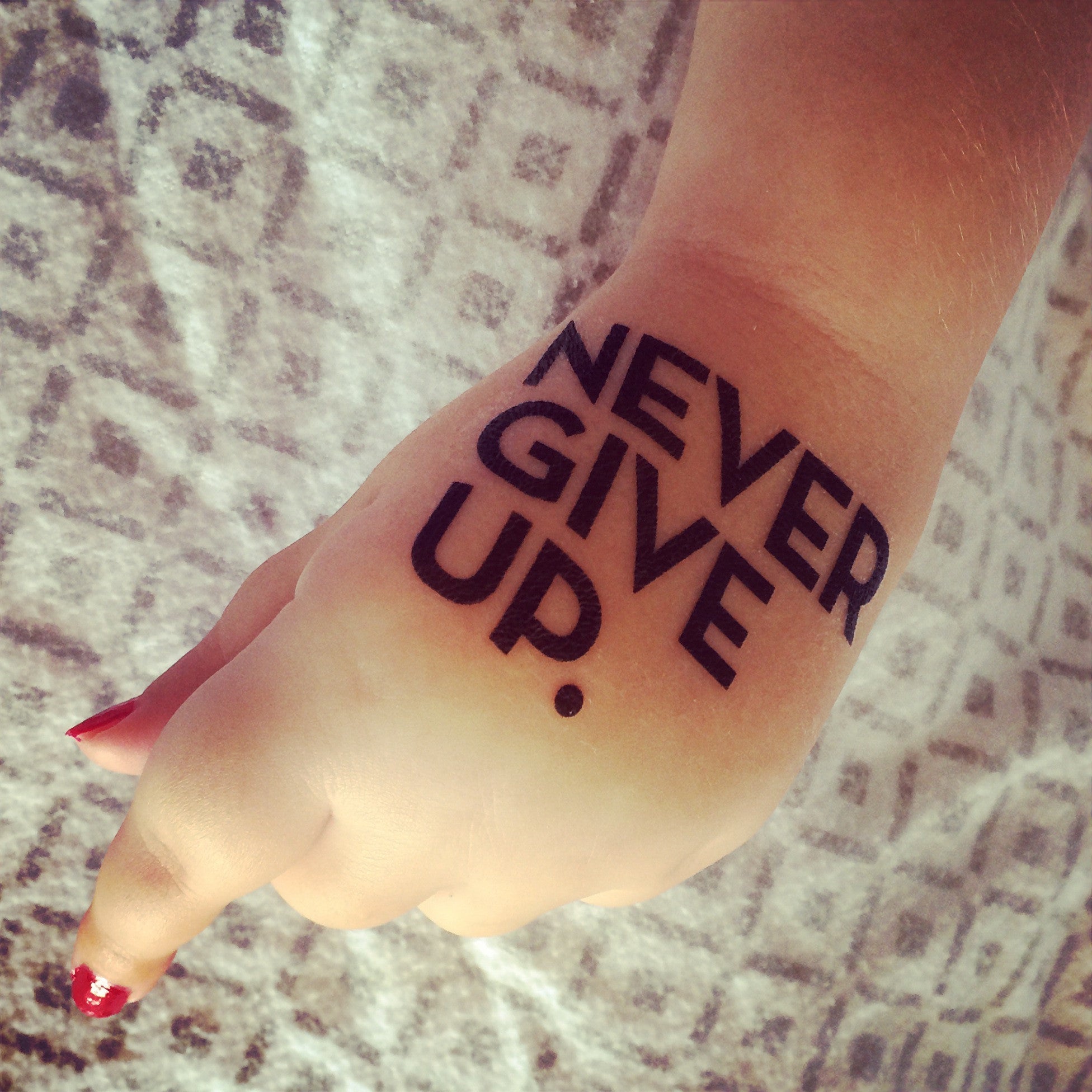 TEMPORARY TATTOOS (PACK OF 10) - NEVER GIVE UP. SHOP